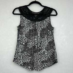 White House Black Market halter Sleeves top with black beaded neckline Sz XS